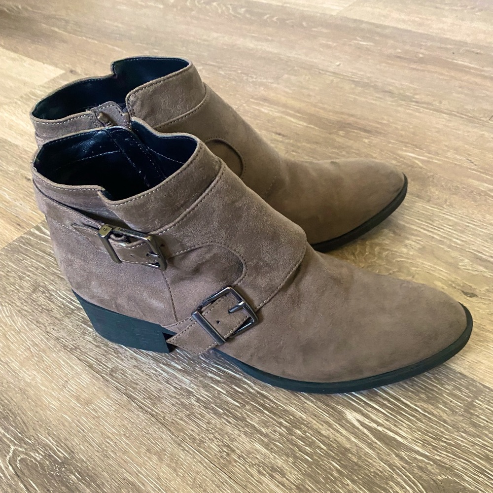 Kenneth Cole reaction boot heel